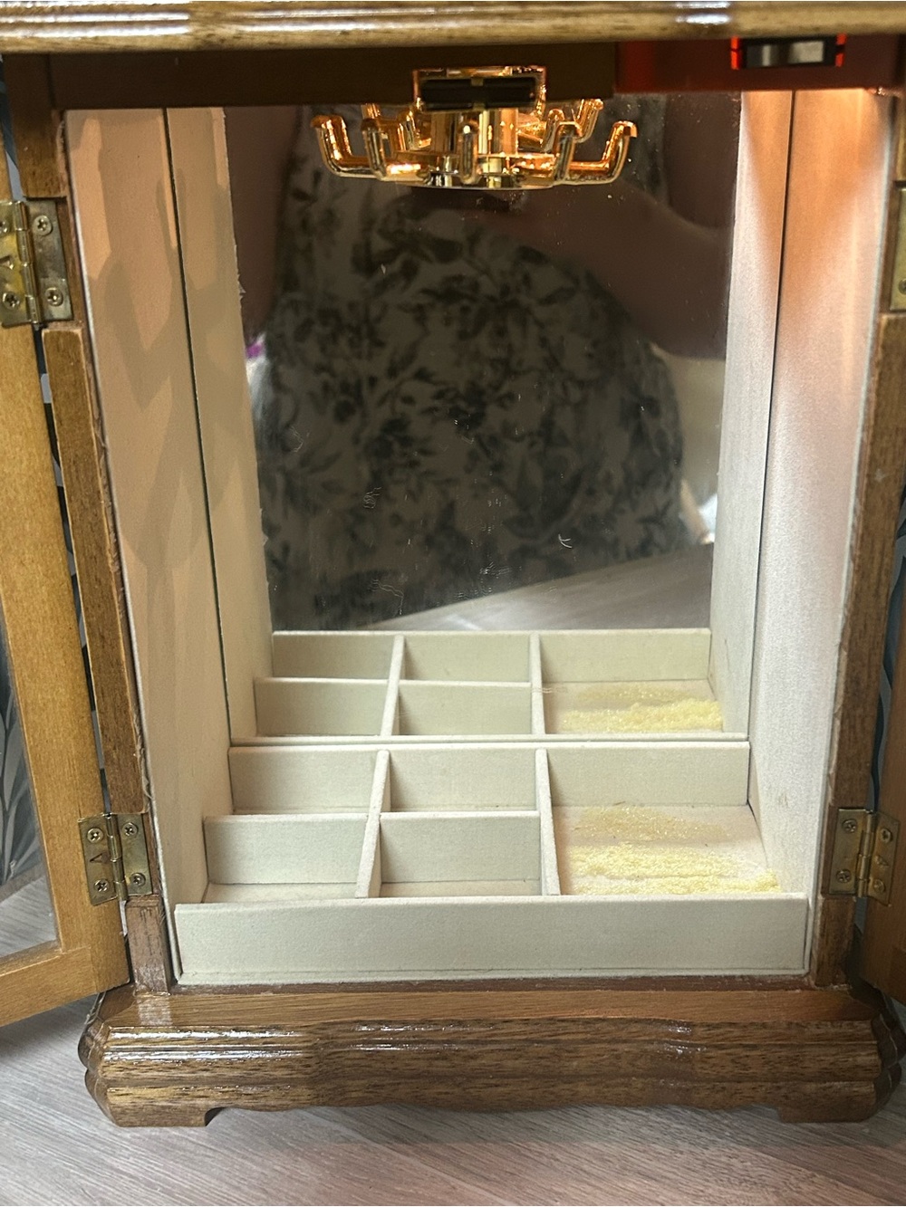 Vintage Powell Lighted Wood Jewelry Box Armoire - Picture 8 of 13